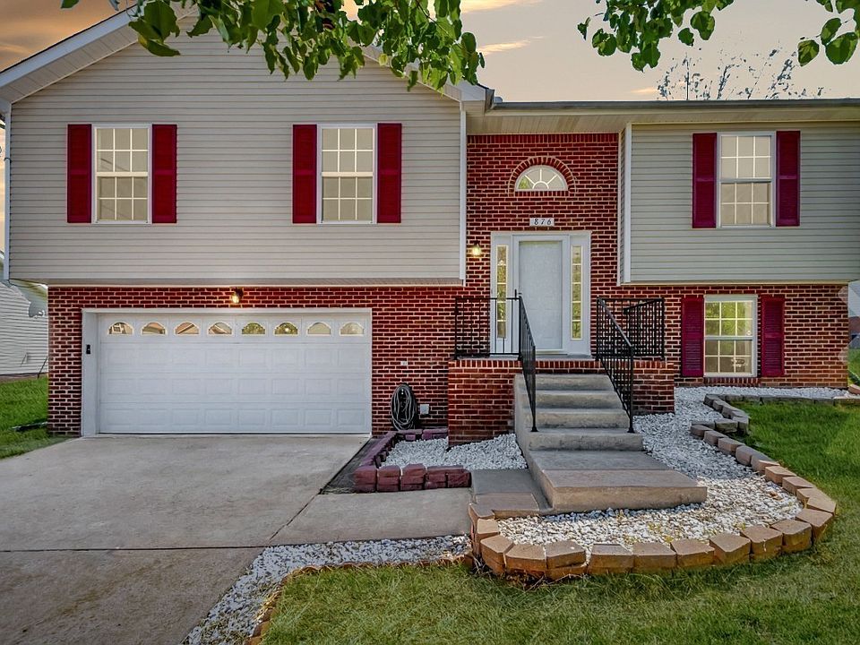 1st image of 876 Gordon Pl