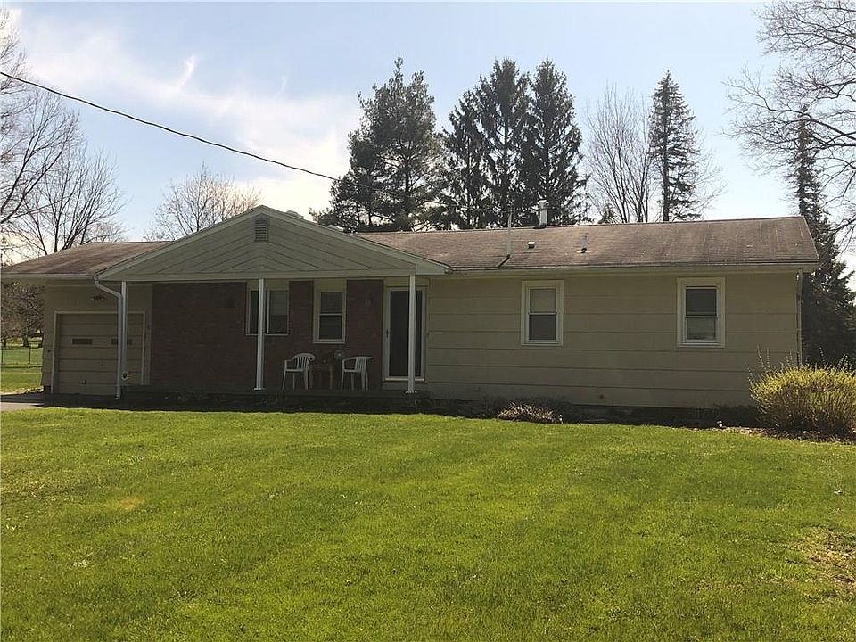 1st image of 8 Francis Dr