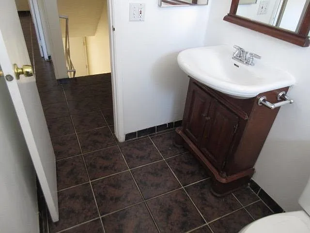 1126 W 37th Pl #2 — Photo 14