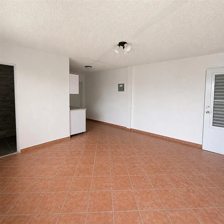 1 bed, 1.0 bath, 400 sqft, $700 — Photo 3