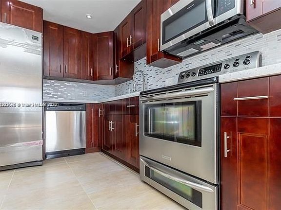 2nd image of 13499 Biscayne Blvd APT 912