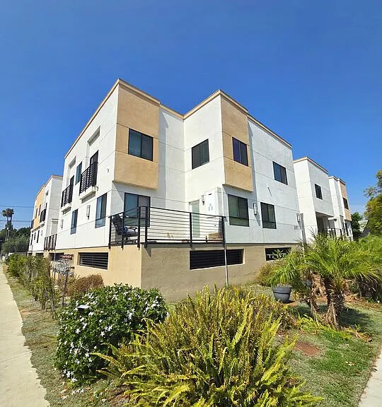 2651 S Hobart Blvd #6 — Photo 15