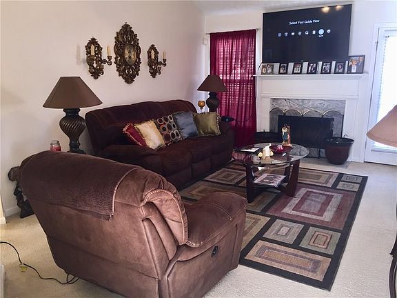 3rd image of 2584 Hillvale Cir