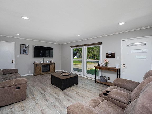 4th image of 26 Garrick St