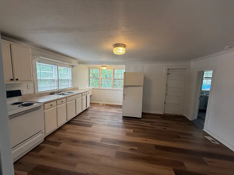 805 Wells Ave SE #A — Photo 9