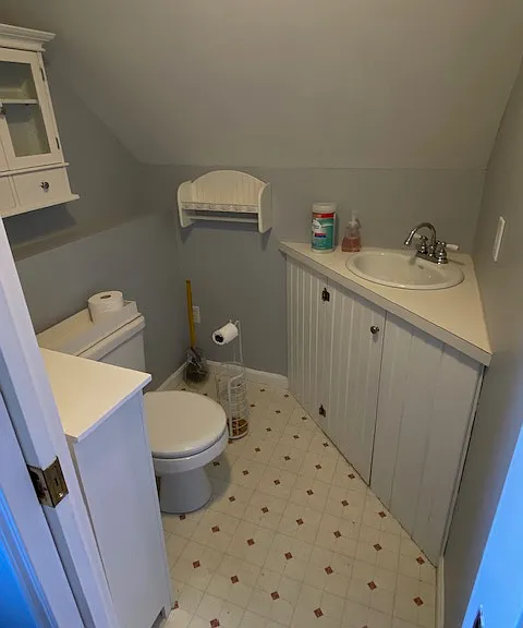 Half bath, 3rd floor