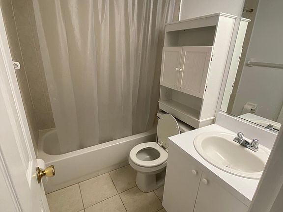 4th image of 3701 Hylan Blvd #B