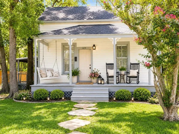 419 S Main St, La Grange, TX 78945