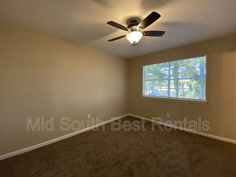 1300 Glenda Dr — Photo 8