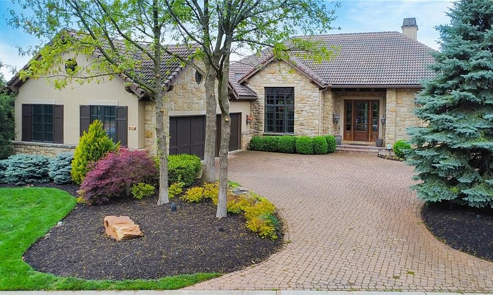 8307 Maplewood Dr, Lenexa, KS 66215 Zillow
