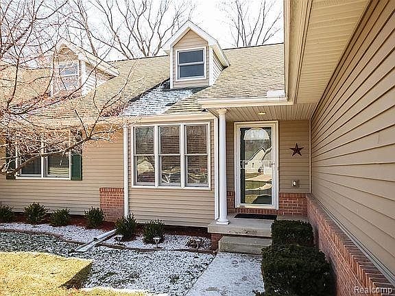 2nd image of 325 Woodhaven Pl