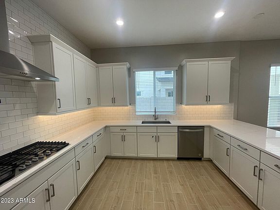 4th image of 5126 E HARTFORD Avenue