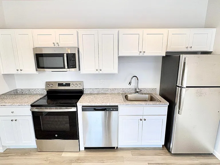 337 Main St #11A — Photo 1