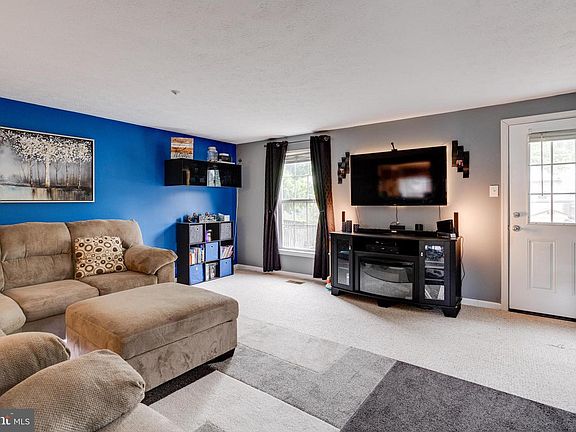 3rd image of 915 Lynham Ct #915