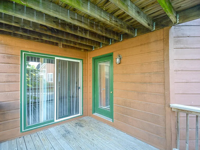 523 E Smith Ave — Photo 3