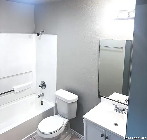 433 Amires Pl #1 — Photo 2