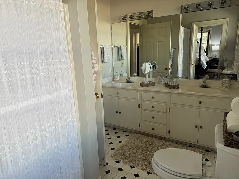 204 Kings Mountain St — Photo 8