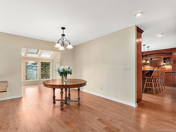 5th image of 194 Harmony Ln