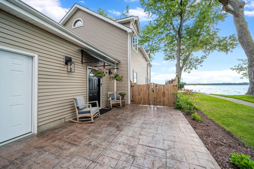 68 Lake Ln, Fox Lake, IL - View 5