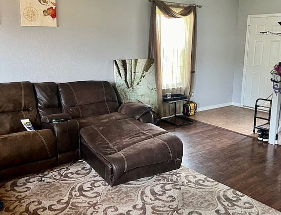 5th image of 2341 Surrey Dr #1
