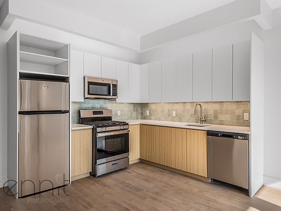 3rd image of 58 Vanderbilt Ave #4H