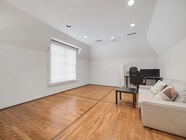 5619 Miramar Dr — Photo 9