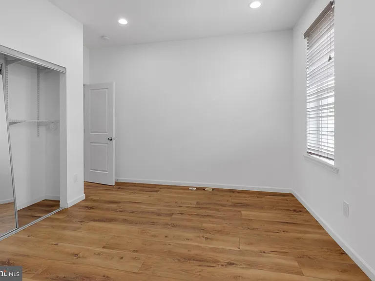 2516 W Master St — Photo 27