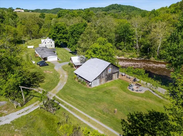 21560 Alvarado Rd, Abingdon, VA 24211