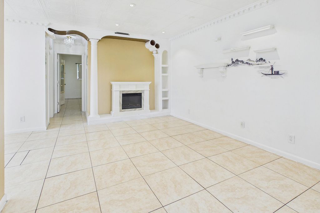 3200 NW 5th Ter APT 24, photo 6