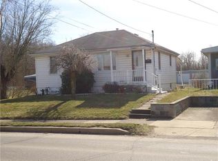 124 S Main St, Houston, PA 15342