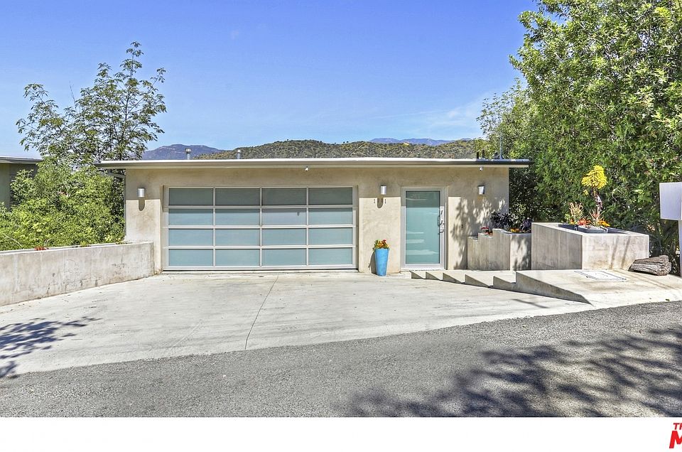 1st image of 1981 Escarpa Dr
