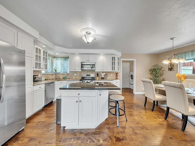 8251 Newman Ave — Photo 4