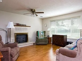 453 Santa Clara Ave — Photo 2
