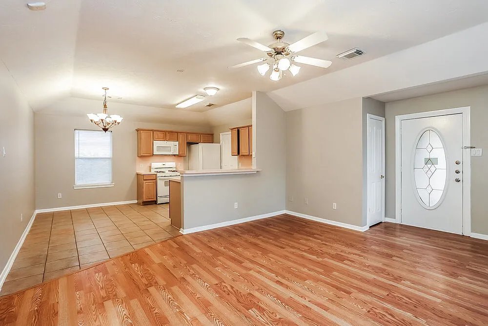 3 bed, 2.0 bath, 1161 sqft, $1,825 — Photo 4