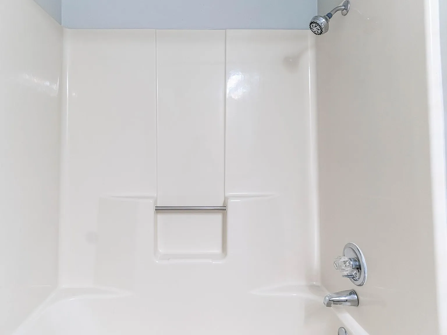 3 bed, 1184 sqft, $1,725 — Photo 1