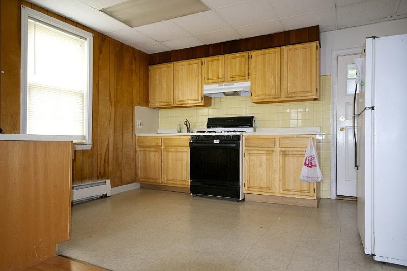 2nd image of 7 Ford St APT 3
