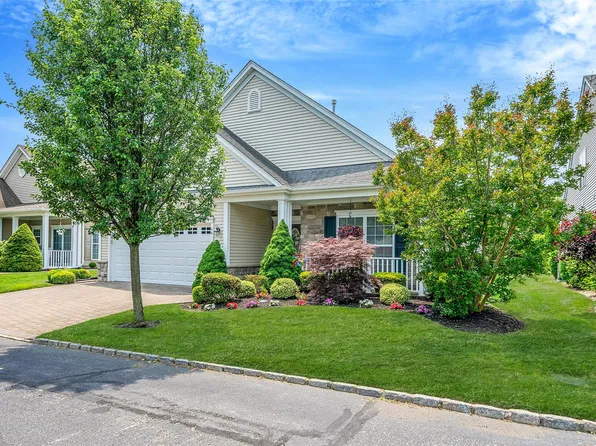 44 Louden Loop, Mount Sinai, NY 11766