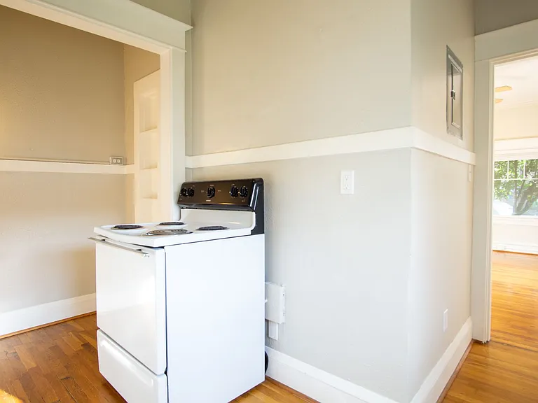 2943 SE Alder St #4 — Photo 13
