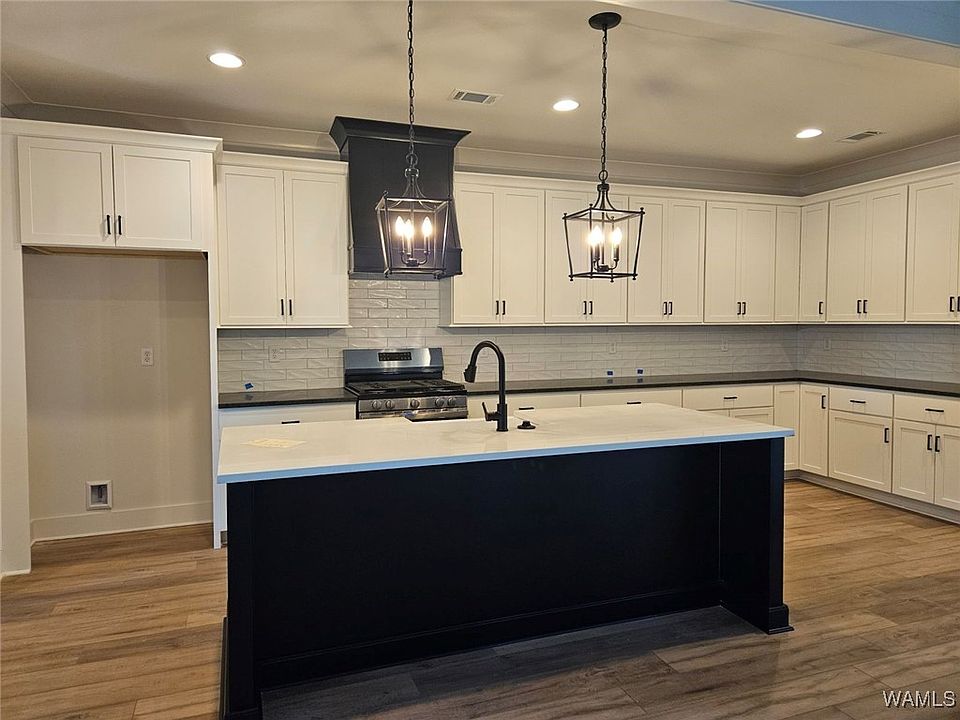 2nd image of 4603 Tuliptree Ln