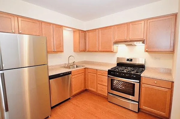 Maple Apts — Photo 1