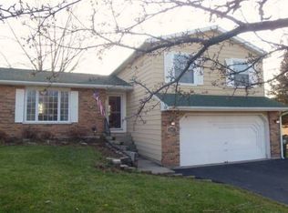 2407 Plum Tree Rd, Lindenhurst, IL 60046