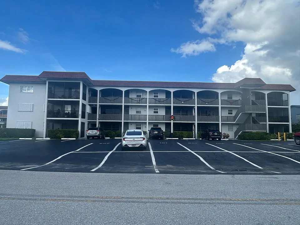 651 Pine Dr #304