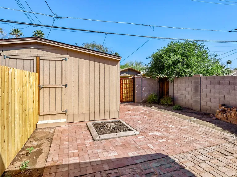 1326 W Monroe St — Photo 14