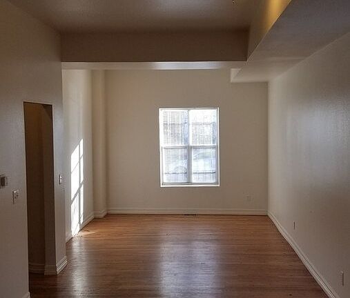 3rd image of 2225 W 31st Ave