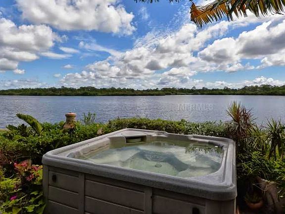 4th image of 390 Coral Creek Dr
