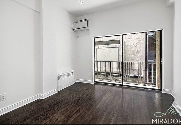 4th image of 10 E 13th St APT 3F