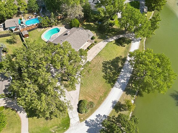 4th image of 555 S Springlake Ln