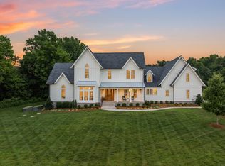 6916 Farm Path Ln, College Grove, TN 37046
