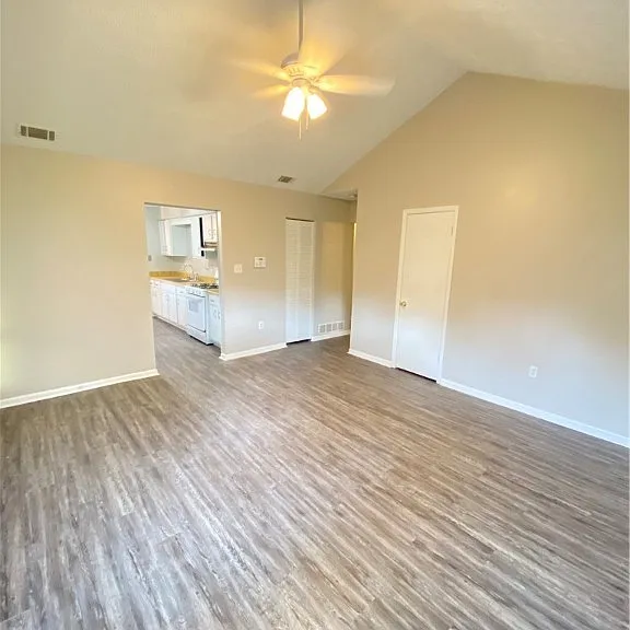2303 Beaumont Dr — Photo 3