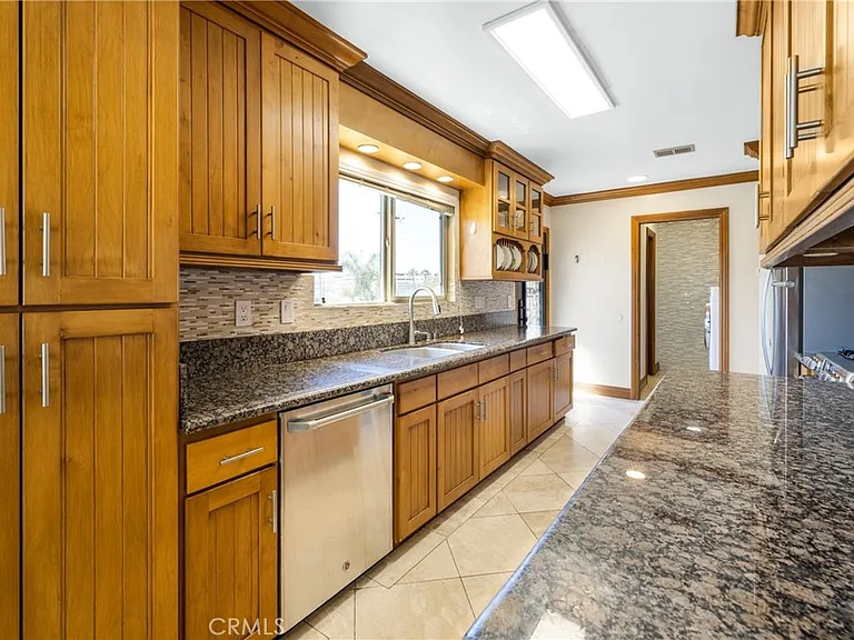 401 Holmwood Dr — Photo 8